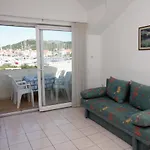 Family Friendly Seaside Jezera, Murter - 9502 Apartamento