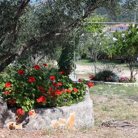 Family Friendly Seaside Jezera, Murter - 9502 Appartement Jezera