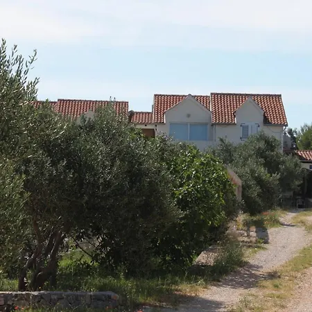 Apartment Family Friendly Seaside Jezera, Murter - 9502