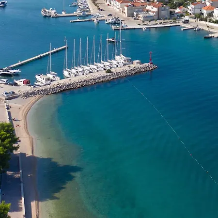Apartment Family Friendly Seaside Jezera, Murter - 9502 Jezera