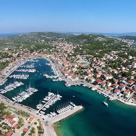 Appartement Family Friendly Seaside Jezera, Murter - 9502 Jezera