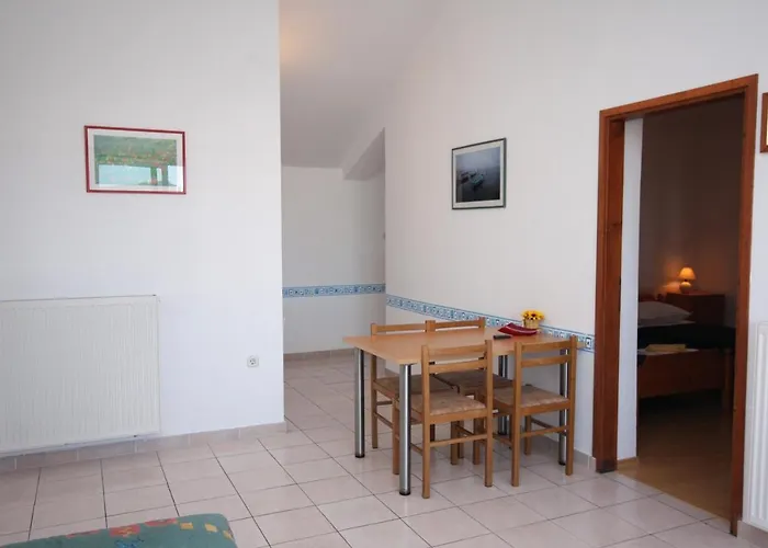 Family Friendly Seaside Jezera, Murter - 9502 아파트 제제라